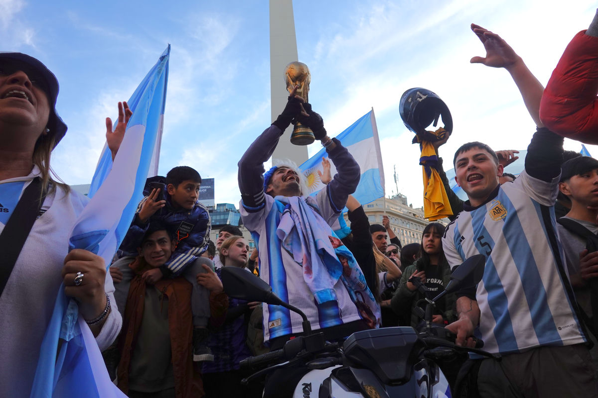 Buenos Aires festeja el agónico triunfo de Argentina frente a Egipto